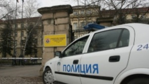 Полицията търси инспектор