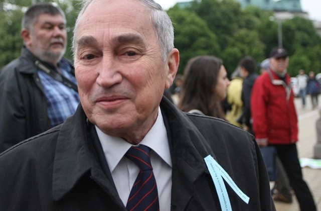 Учени и правителството си стиснаха ръцете за БАН