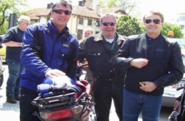 Кирил Йорданов яхва мотора за благотворителна мисия в Косово