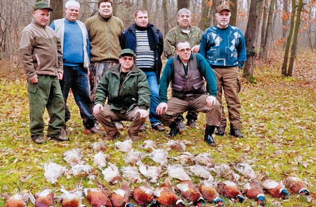 Искат оставки на магистрати, ходили на лов с политици
