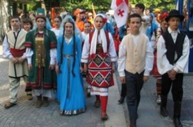 Започва ХІV Международен детски фолклорен танцов фестивал