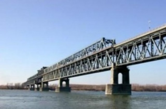Русенски деца на прием в българското посолство в Букурещ