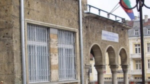 Пиян шофьор вкара колата си в изкоп