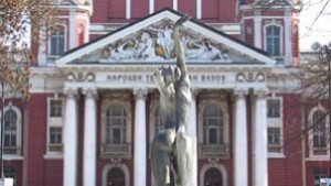 Обсъждат състоянието на заведенията пред Народния театър