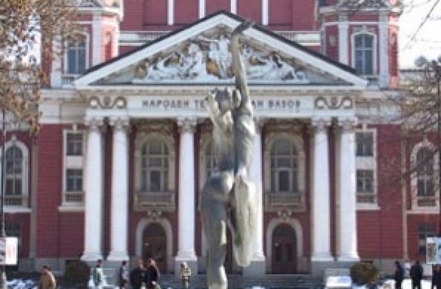 Обсъждат състоянието на заведенията пред Народния театър