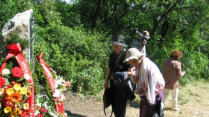 Откриха паметна плоча на жертвите при катастрофата на Бакаджика