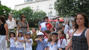 Децата в Царево празнуват