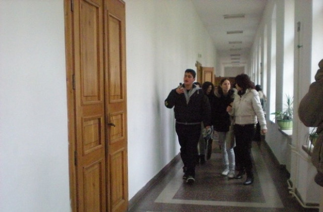 По Вариант 2 пишат седмокласниците на изпита по математика
