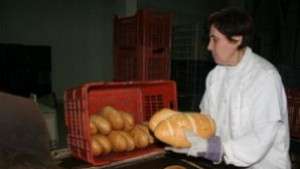 Минималната защитна цена на хляба нарушава конкуренцията според КЗК
