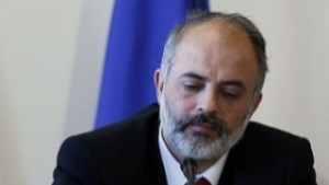Минималната заплата не бива да е пониска от прага на