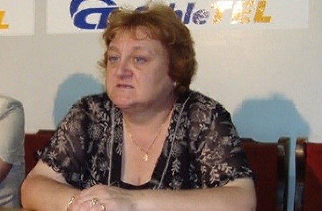Безработицата намалява с малко