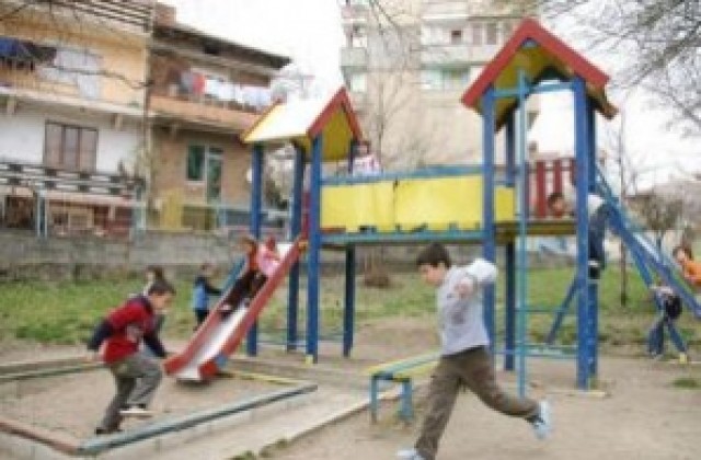 Село Самуилово се сдоби с нова детска площадка за 1 юни