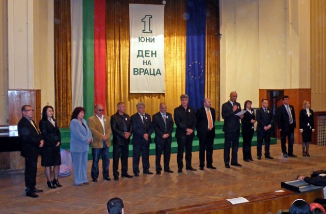 Министър Найденов и ГЕРБ зарадваха децата на Враца
