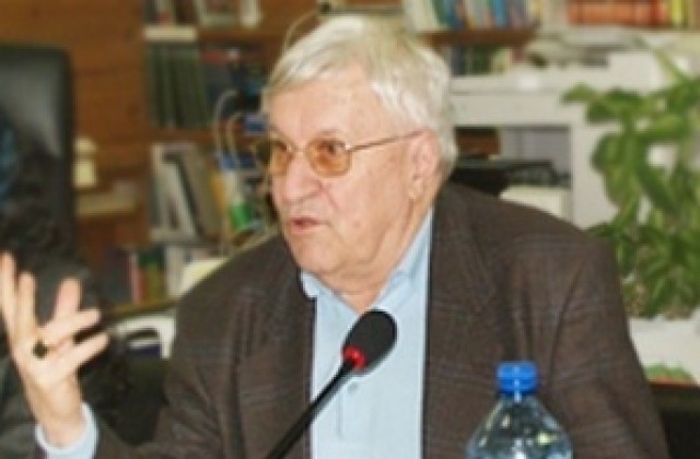Проф. Андрей Пантев ще ни срещне с историята