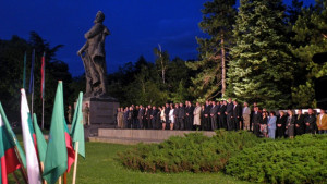 Почетохме паметта на Ботев с освирквания