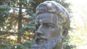 Сирени в почит на Христо Ботев