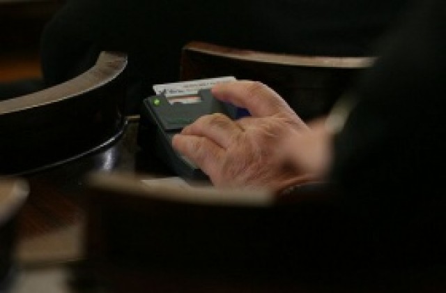 Предвиждат указанията на НАП да се съгласуват с министъра на финансите