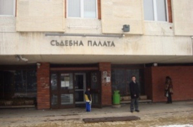 Крадци на цигари влизат в затвора, посредникът с пробация