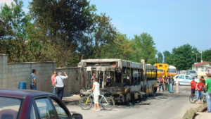 Градски автобус изгоря запали се в движение