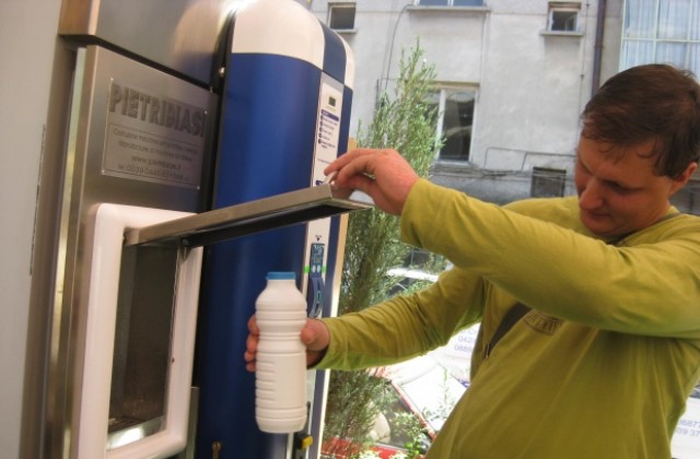 В Стара Загора беше открит първият в страната млекомат