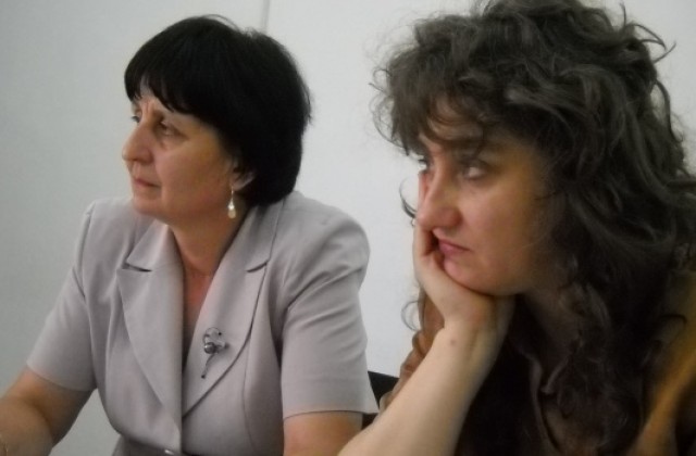 Два плажни комплекса вече работят. РИОКОЗ затвори три соларни студиа