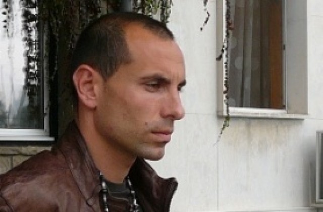 Болтън започна преговори с Мартин Петров