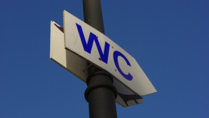 Общината няма право да контролира градските тоалетни