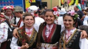 Певци на 5 и 86 години представят област Сливен в