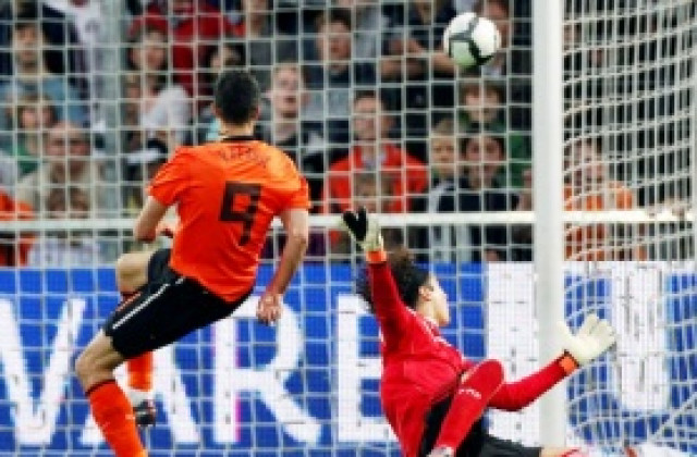 Ван Перси: Трябва да играем поне 1/2-финал