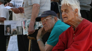 Два паралелни митинга си поделиха пространството пред храм Ал Невски