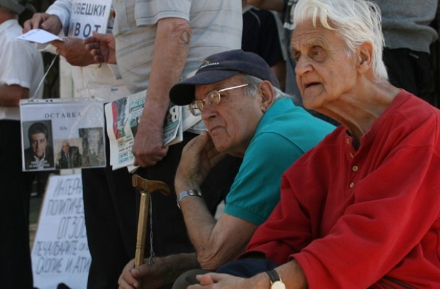 Два паралелни митинга си поделиха пространството пред храм „Ал. Невски