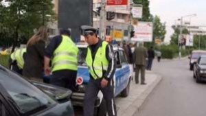 Хванаха мъж да шофира кола с табелите на друг негов