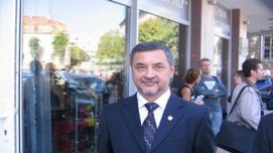 Неизвестни разбиха колата на Валери Симеонов