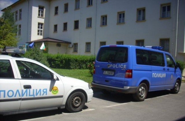 Полицията търси двама автокрадци