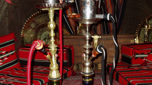 В Близкия Изток рая на наргилето се разгаря борба с