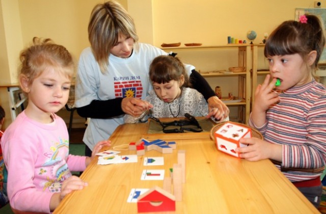 Все повече българи осиновяват ромски деца