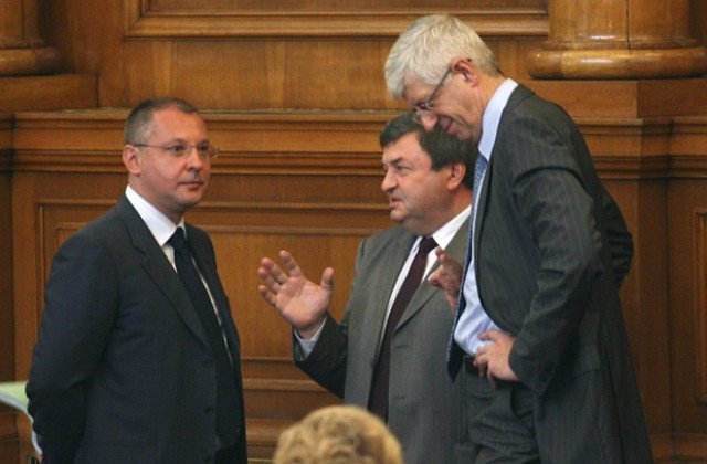 Само чудо ще ни спаси от дефицит през 2011-та, смята Станишев