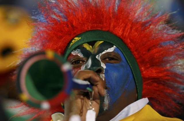 Грабвайте вувузелите!