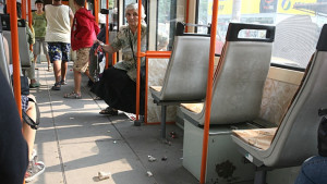 Заподозрените за побоя в трамвай 20 остават в ареста