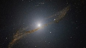 Телескоп засне космическа целувка на умираща звезда