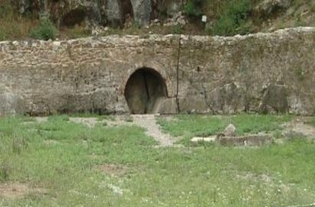 1140 туристи посетили Извора на нимфите и Афродита
