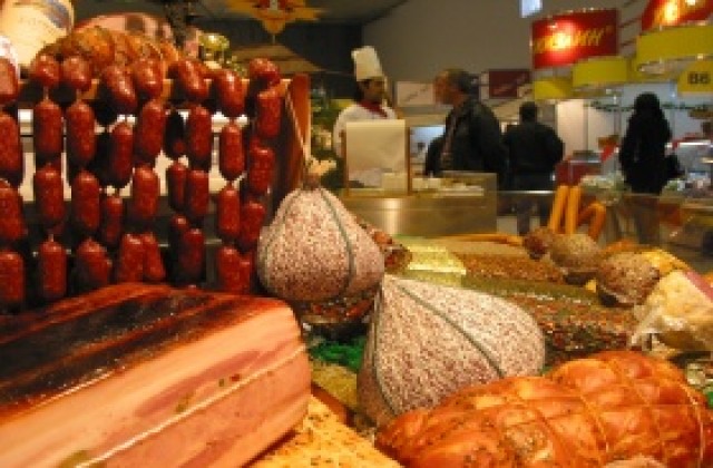 След млечните продукти погват и колбасите