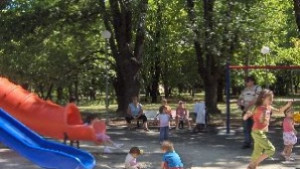 Детска площадка стана бойна арена