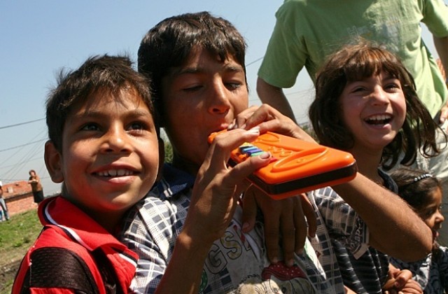 Разследвана фондация негодува срещу разпити на ромски деца