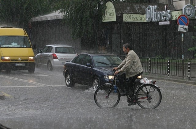 4 л/кв.м се изляха във Варна за около час