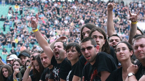 Общината ще чисти боклука след рокфеста в София