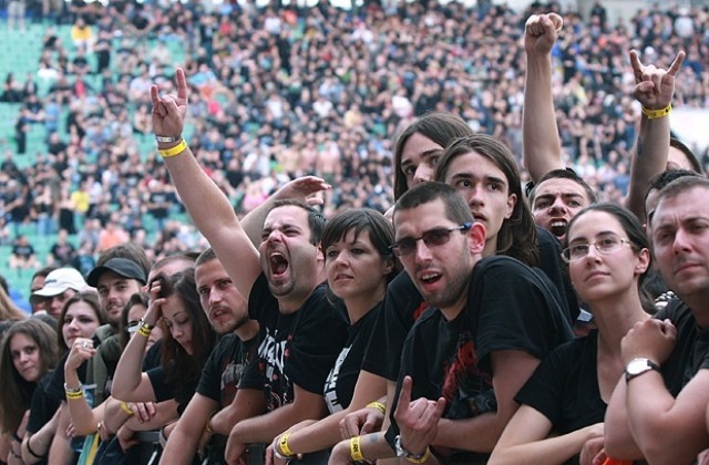 Общината ще чисти боклука след рокфеста в София