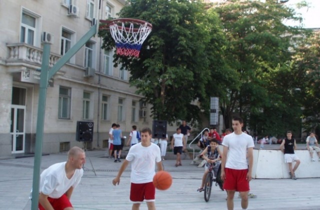 Стрийтбол с много хип-хоп във Варна