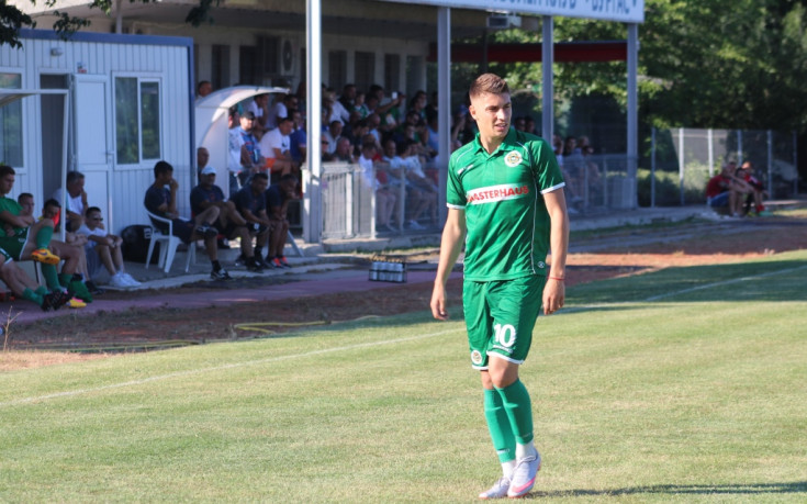 Нефтохимик се раздели с Александър Александров