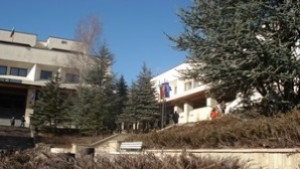 Джон Лоутън свири на Момчилова крепост